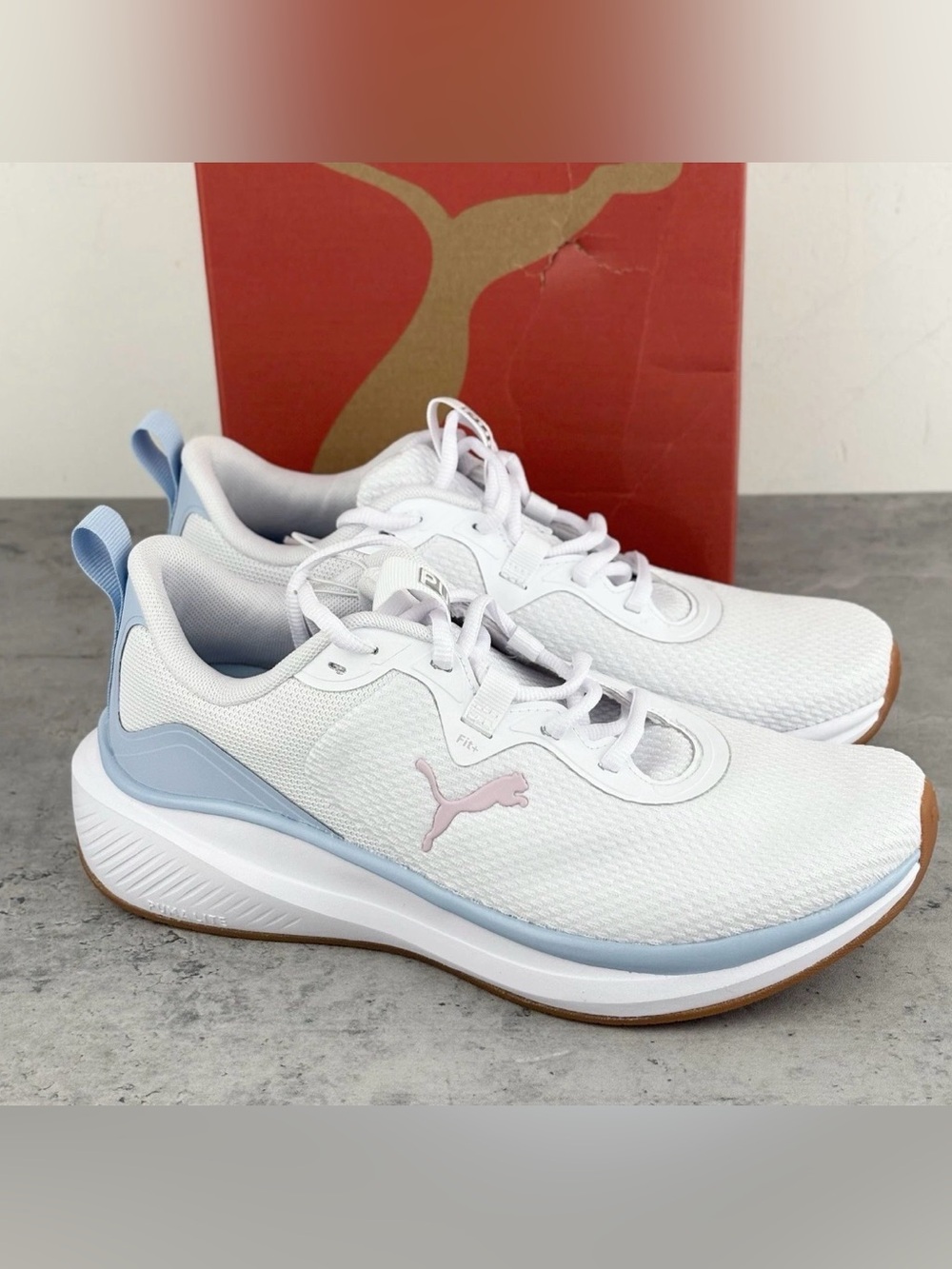 Women’s Puma Skyrocket Sneaker Size 7 White blue athletic Sneakers New